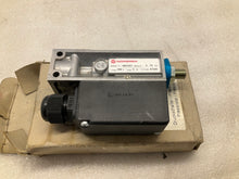 Load image into Gallery viewer, NORGREN 0821051 Pressure Control Switch IN BOX
