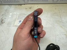 Load image into Gallery viewer, KEYENCE FS-V12P (2153722)
