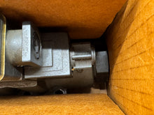 Load image into Gallery viewer, Parker D1VW30DVYCF56
