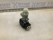 Load image into Gallery viewer, SKF 171-210-061 OIL PRESSURE SWITCH
