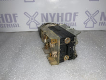 Load image into Gallery viewer, ALLEN BRADLEY 800T-N2KF4 SELECTOR SWITCH 4 CONTACTBLOCKS (USED)
