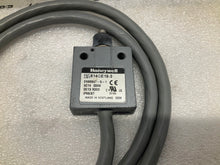 Load image into Gallery viewer, HONEYWELL 914CE18-3 OLD STOCK
