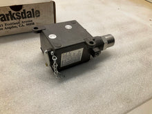 Load image into Gallery viewer, BARKSDALE D9675-2

