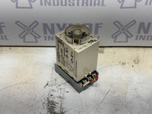 Load image into Gallery viewer, ALLEN BRADLEY 700-HTM12LA1
