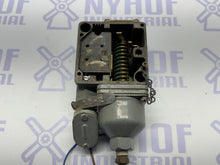 Load image into Gallery viewer, ALLEN BRADLEY 836T-T251J SER B PRESSURE SWITCH
