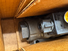 Load image into Gallery viewer, Parker D1VW30DVYCF56
