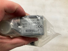 Load image into Gallery viewer, SKF 171-210-061 OIL PRESSURE SWITCH
