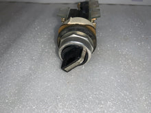 Load image into Gallery viewer, ALLEN BRADLEY 800T-J2 SELECTOR SWITCH DUAL BLOCK (USED)
