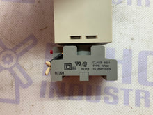 Load image into Gallery viewer, Allen Bradley 700-HR52TA17 Ser A (JV)
