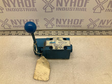 Load image into Gallery viewer, Vickers DG17V-3-2C-40 VALVE

