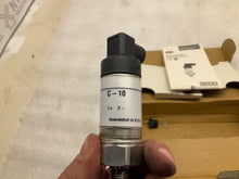 Load image into Gallery viewer, WIKA #8357272 0-2000PSI
