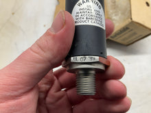 Load image into Gallery viewer, BARKSDALE CONTROLS 305T2-14CG-11-L (HEH)
