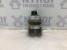 Load image into Gallery viewer, ALLEN BRADLEY 800T-H2 SER T
