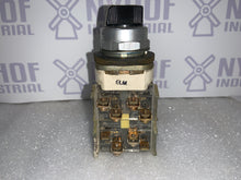 Load image into Gallery viewer, ALLEN BRADLEY 800T-N2KF4 SELECTOR SWITCH 4 CONTACTBLOCKS (USED)
