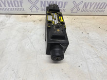 Load image into Gallery viewer, Parker D1VW001CNYWF 91 Hydraulic Valve
