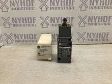 Load image into Gallery viewer, ALLEN BRADLEY 802T-DTP SER J
