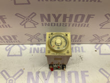 Load image into Gallery viewer, Allen Bradley 700-HR52TA17 Ser A (JV)
