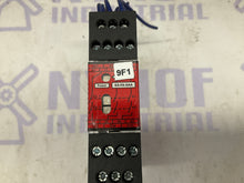 Load image into Gallery viewer, Banner Engineering ES-FA-9AA SAFTEY RELAY MODULE
