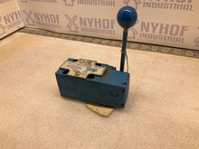 Load image into Gallery viewer, Vickers DG17V-3-2C-40 VALVE

