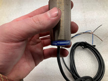 Load image into Gallery viewer, TELEMECANIQUE XS1M30NA370 SENSORS
